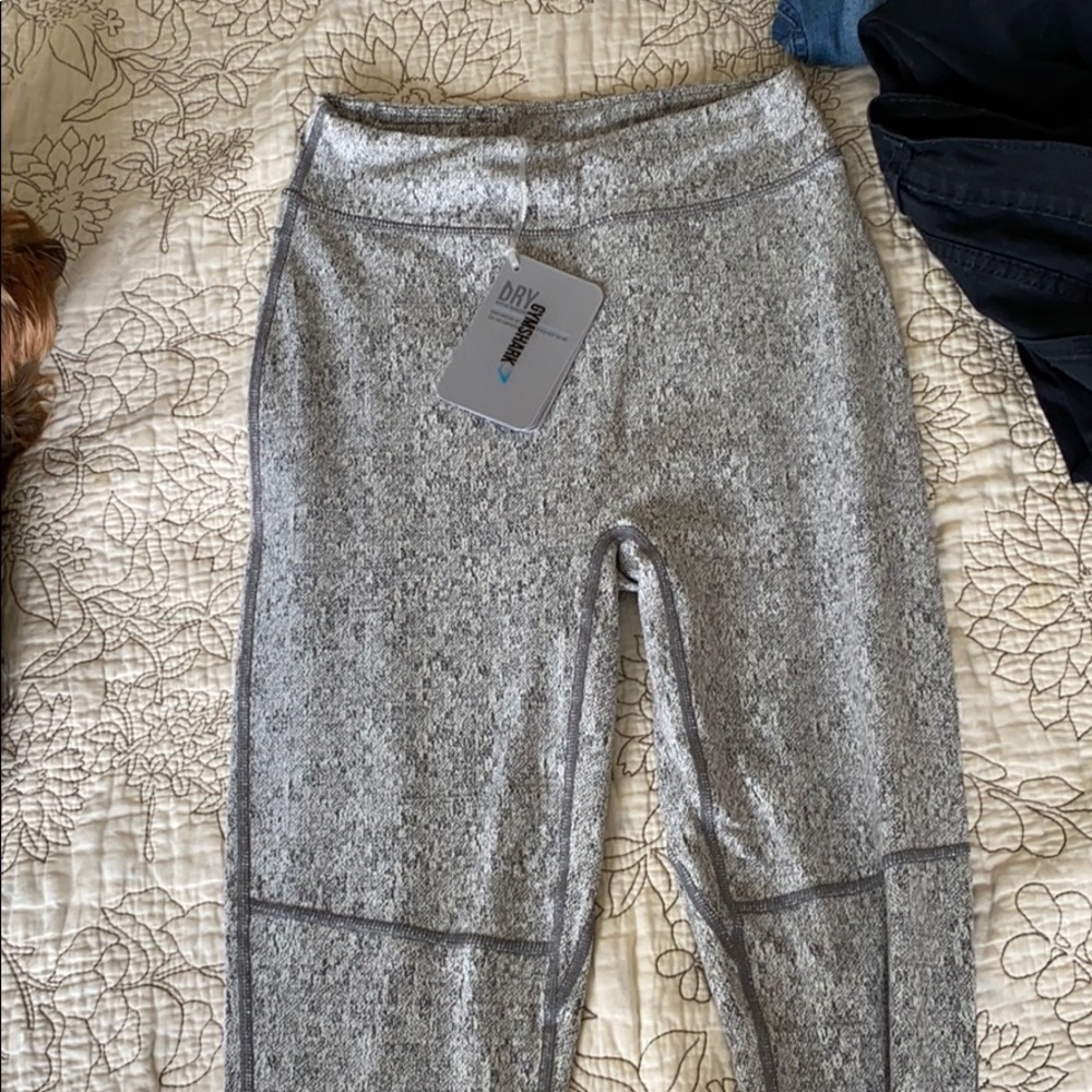 Gym shark leggings